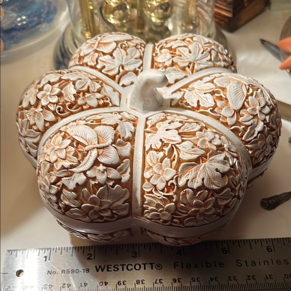 Ivory Dynasty Other - Vintage 80s pumpkin shaped resin trinket box